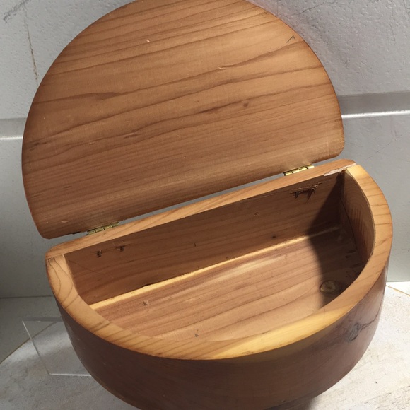 Vintage cedar wood what-not box - Picture 7 of 10